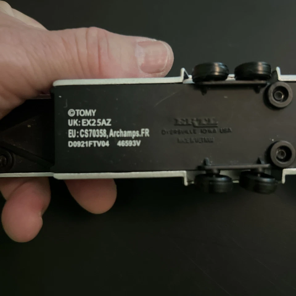 Dodge RAM 3500 BigHorn Ertl 1/64 rojo con remolque para caballos cuello de cisne suelto. Usado  Foto 4 de 4