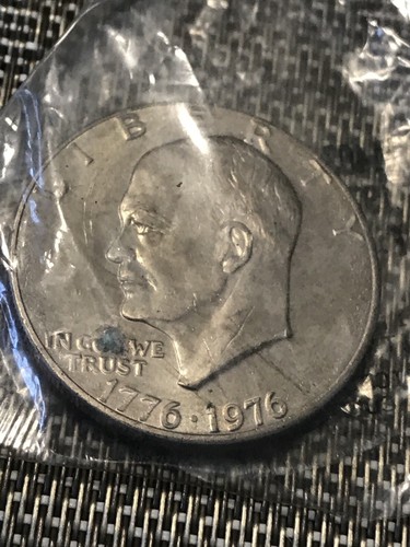 1776-1976 V-2 EISENHOWER DOLLAR UNCIRCULATED-60 SEALED COIN LITTLETON COIN CO. - Picture 3 of 9