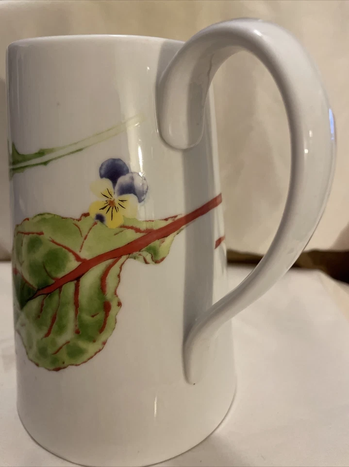 Jarra Wedgwood para FTD. Jarra de hojas y pensamientos de 6,5 pulgadas de alto. Hermoso Foto 4 de 4