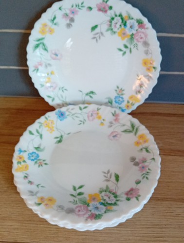Assiette de présentation vintage Arcopal - Ressourcerie Histoires Sans Fin