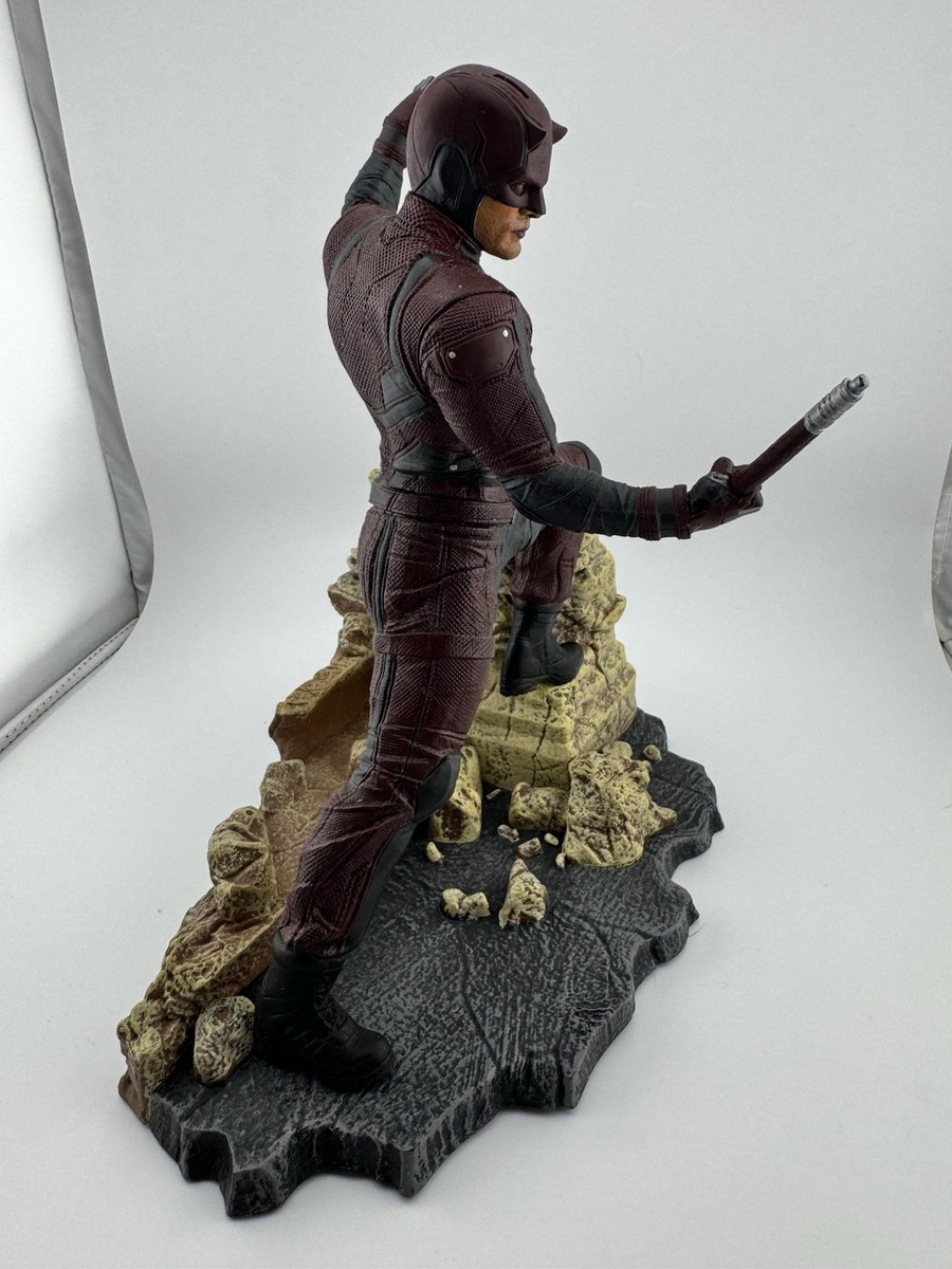 Marvel Netflix Daredevil Statue Diamond Select Gamestop Exclusive