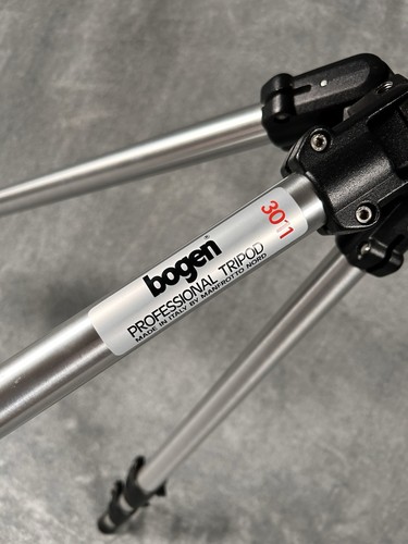 Bogen 3011 Tripod w/ 3126 Pan Tilt Head by Manfrotto Made in Italy - Picture 2 of 11