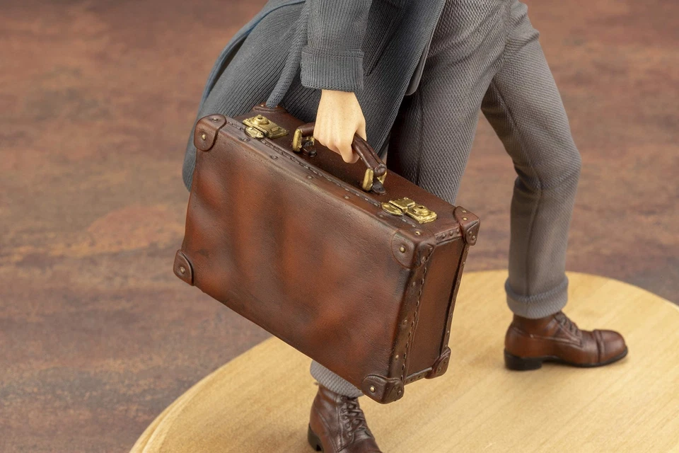 SV229 Animais Fantásticos: Os Crimes de Grindelwald: Newt Scamander Artfx+ - Imagem 3 de 4