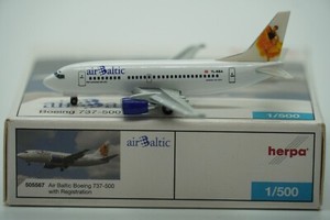 JC Wings airBaltic pour Boeing B737-500 YL-BBD 1/200 Modèle préconstruit