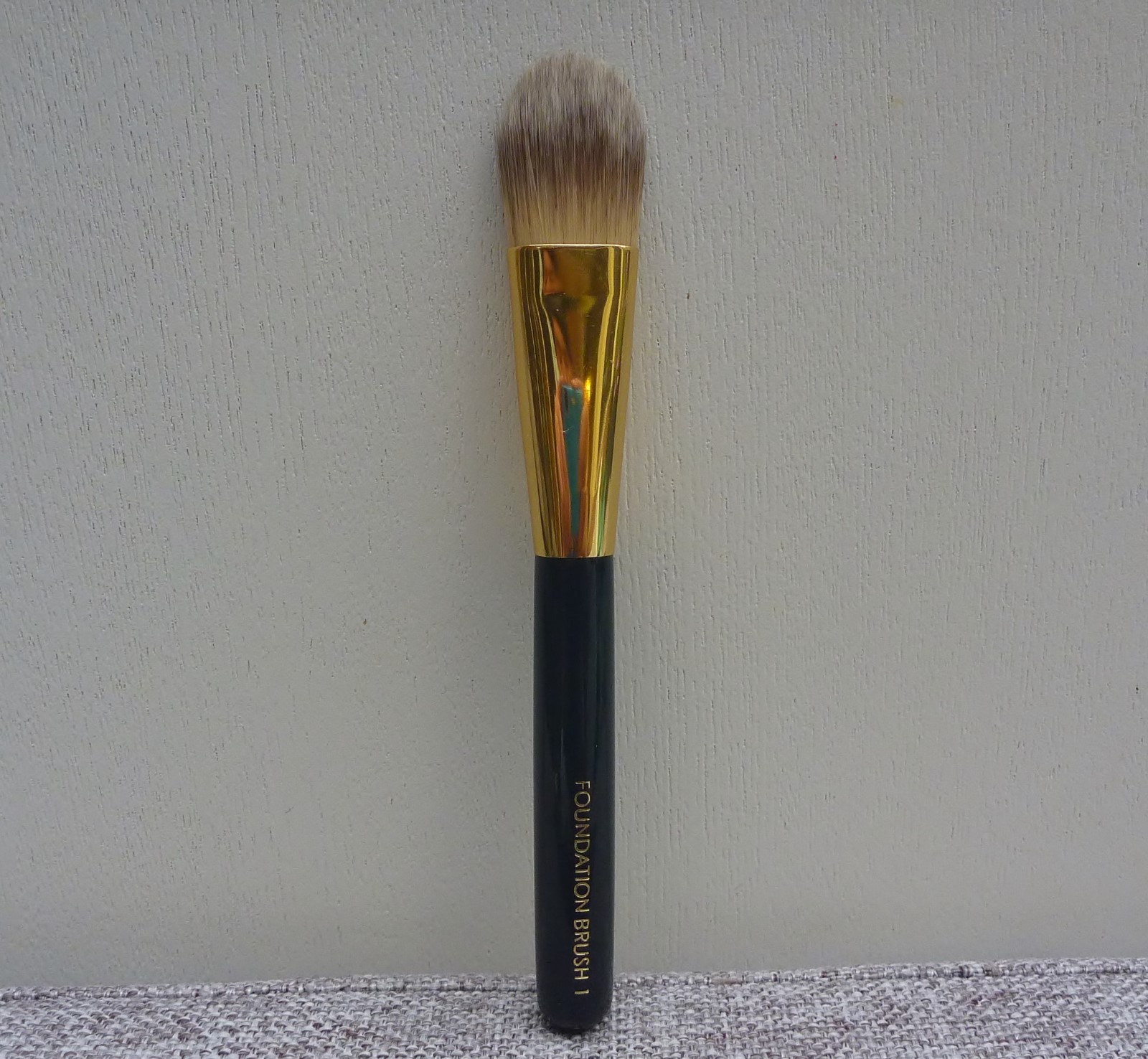 ESTEE LAUDER Foundation Brush 1, Brand New! (Brush Handle Dented) eBay
