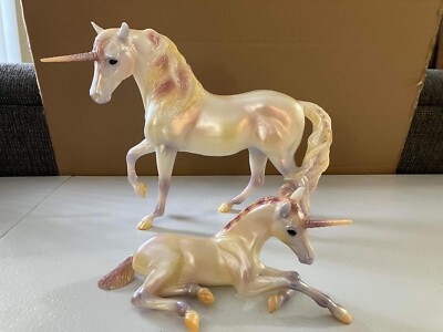 Breyer Horse #3364 Alida and Elidor Pearl Unicorn   Maribella Mare Ashley Foal