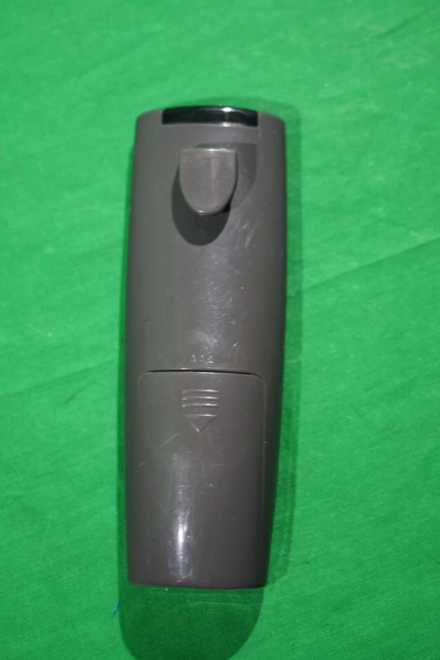 Seville Classics Ultra Slim Line Tower Fan 5-Button Remote Control (Black) - Imagem 2 de 2