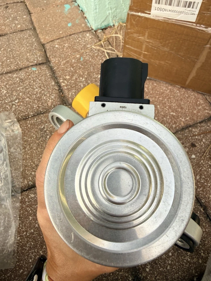 BMW Electric Water Pump 11517588885 / N54 N55 335i 535i X5 135i Z4 Pierburg OEM - Image 3 of 4