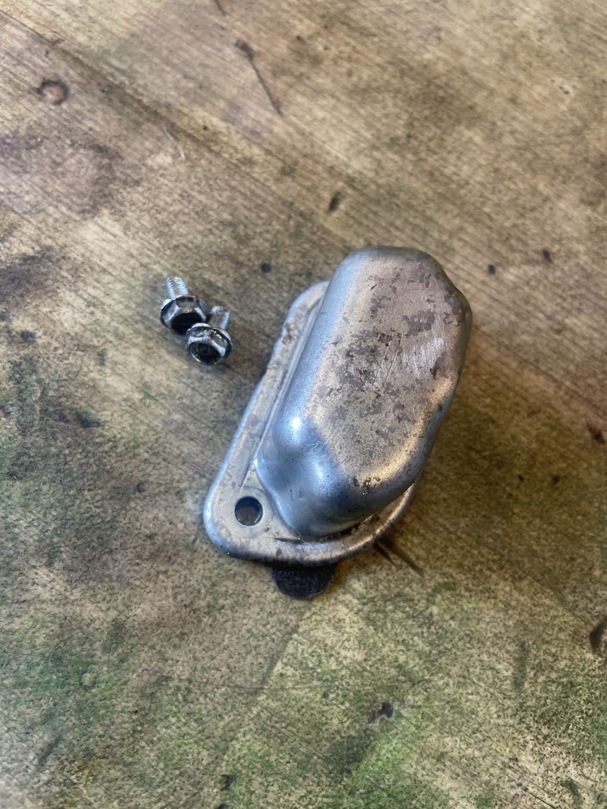 Oil Breather Cover - Briggs & Stratton 750EX Series Engine (202)