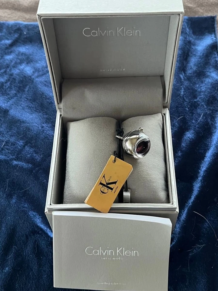 Calvin Klein CK K2323540 Relógio Berloque Pingente Bola de Vidro Feminino Novo Com Etiqueta e Caixa - Imagem 4 de 4