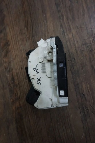 VW Golf 6 Polo 6R Stellmotor Tür Türschloß mit ZV vorne rechts 5K1837016D