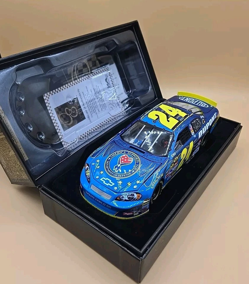Jeff Gordon 2007 Elite #24 Dod militar dupont 1/24 Monte Carlo SS DIECAST. Foto 2 de 4
