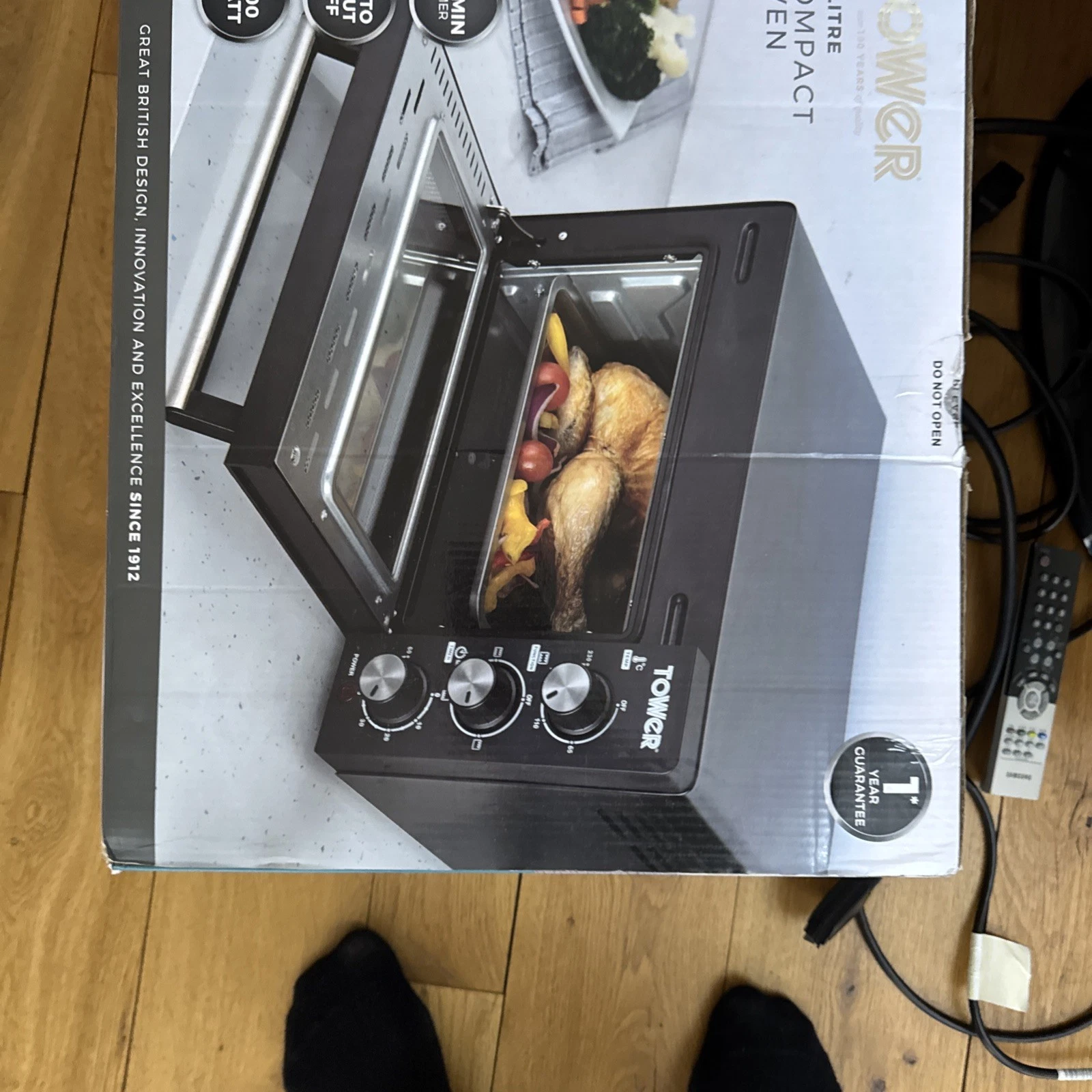 Compact Oven by Tower 14 Litres Lightly Used In Box