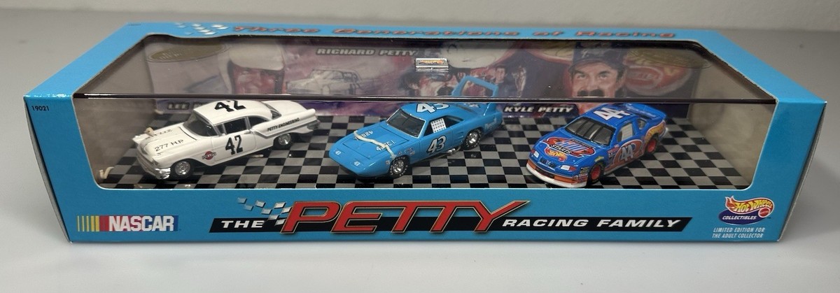 ホットウィール Hot Wheels ペティ レーシングファミリー Hot Wheels The Petty Racing Family 3 Car Set NASCAR 1 64 for