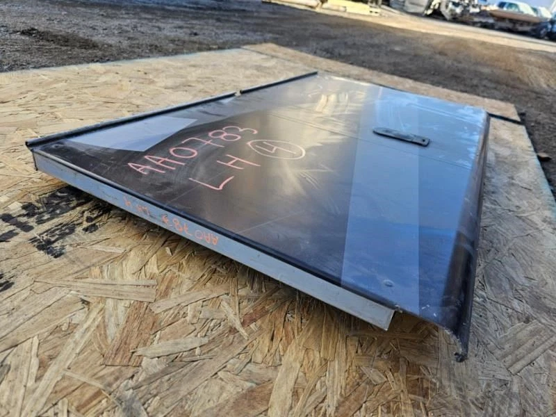 Casa rodante Western Alpine 02 usada izquierda #4 compartimento de almacenamiento puerta 40x22 aprox Foto 2 de 4