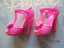 BARBIE DOLL / PAIR OF SHOES: BOOTS, PUMPS ....... (917)
