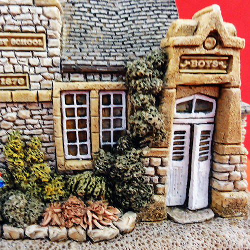 VILLAGE SCHOOL by Lilliput Lane 3.25