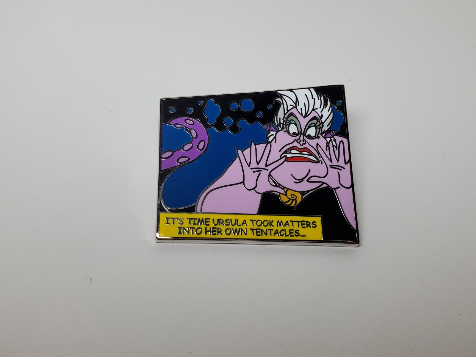 2011 Disney Villians Comic Book Mystery Pins - Ursula