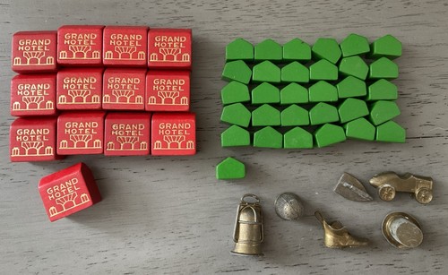 1930’s Monopoly 13 Grand Hotels 31 Green Houses 6 Metal Tokens Lantern VTG