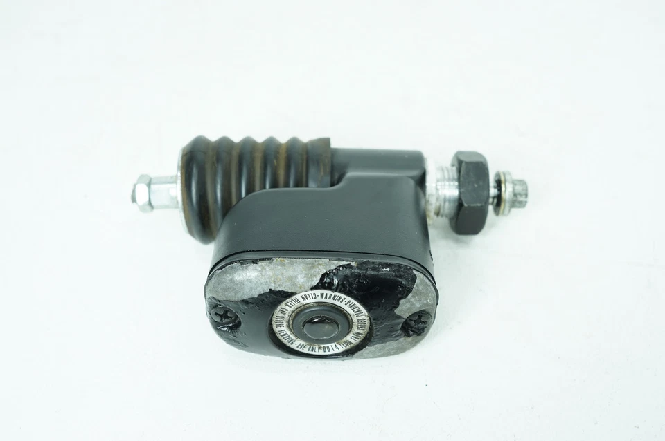 07 Harley Dyna Super Glide 定制后刹车主缸水库剥皮 — 第 3/4 张图片