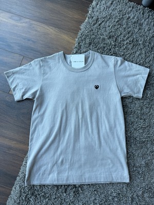 CDG Play Heart Tee Damen | Grau | Größe Medium / M | Slim Asian Fit Comme Des