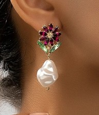 Elegant Crystal Flower and Pearl Drop Earrings - Timeless Beauty for Any Occasio