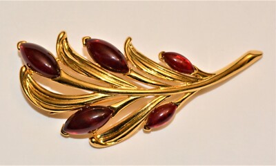 Vintage Signierte TRIFARI TM Goldfarbene Rote Strassblattnadel