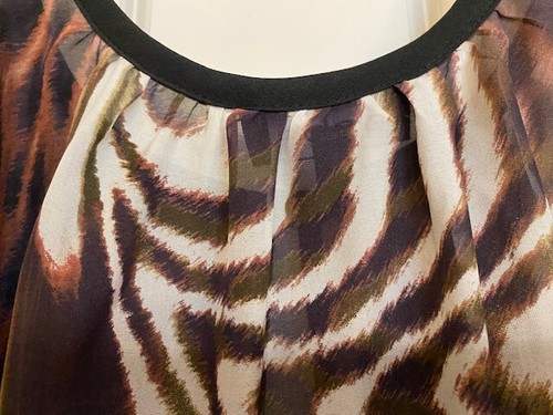 Bebe 100% Silk Cold Shoulder Blouse Animal Print Brown/Blue Size M - Picture 15 of 21