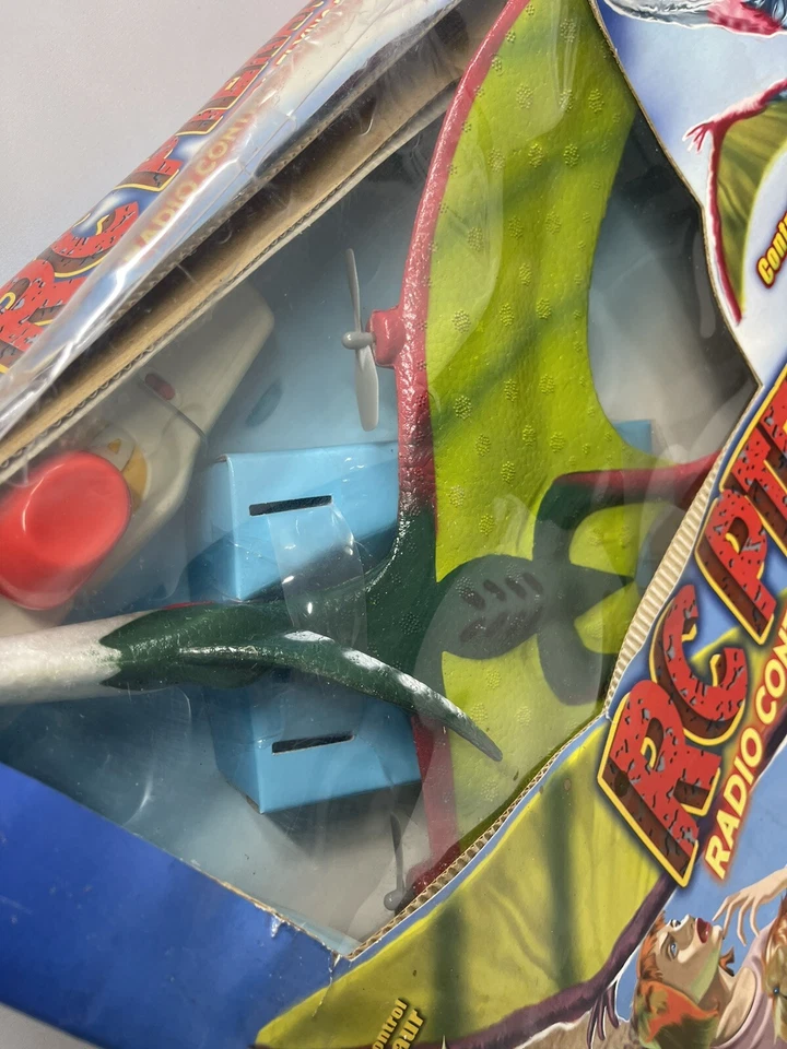 VINTAGE TAKARA RC PTERANODON RADIO CONTROL FLYING DINOSAUR JURASSIC PARK NOS 16” - Image 3 of 4