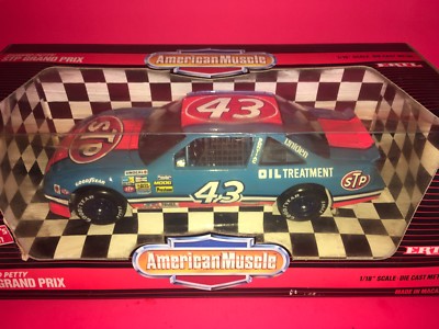 アメリカンマッスル NASCAR 1/18 Richard Petty STP 1/18 Richard