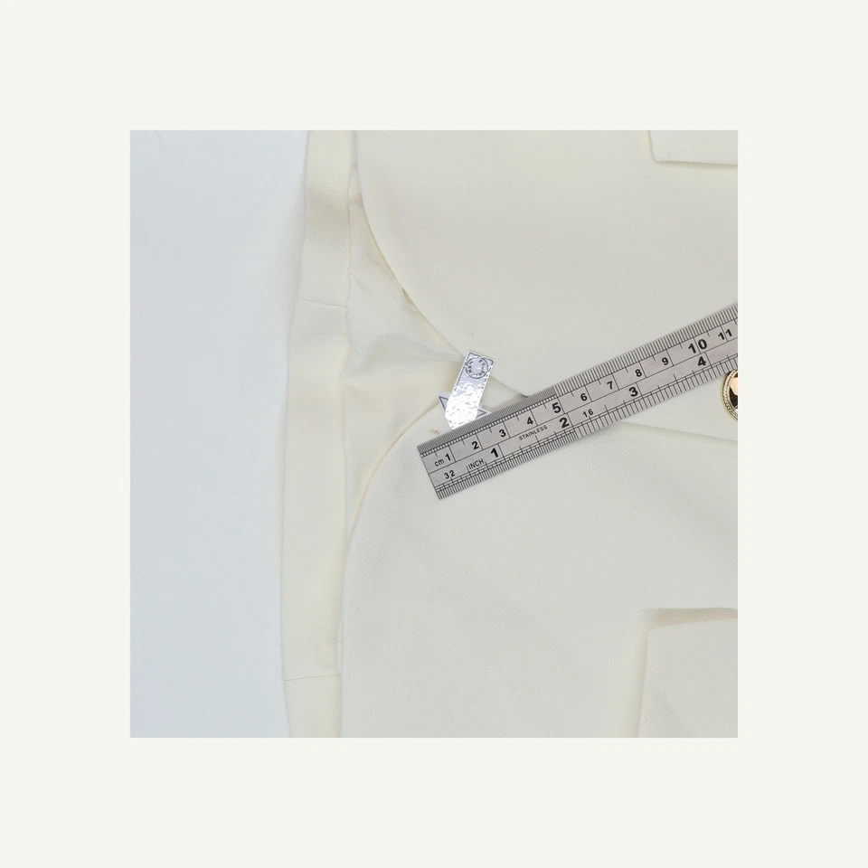 Blazer informal River Island para mujer beige mezcla de polietileno 8 Petite Foto 4 de 4