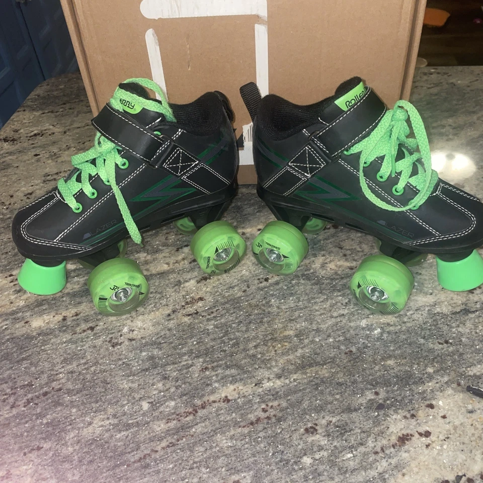 Roller Derby Firestar Boy’s Quad Skates Size 5 + Knee Pads Set w/ Box & Manual - Image 2 of 4