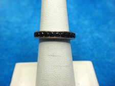 STERLING SILVER BAND RING ENCIRCLED WITH BLACK ONYX-LIKE GLASS STONES - SIZE 6