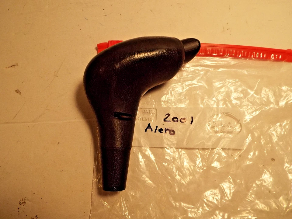2001 Oldsmobile Alero Shift Knob for A/T. - Image 2 of 3