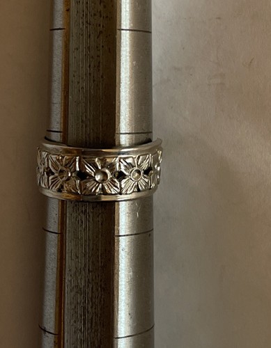 Vintage Sterling Silver toe ring with design