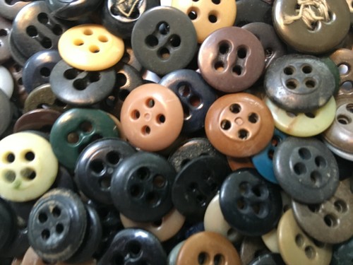 100 VTG lot trouser pant buttons 4 hole - Picture 8 of 8