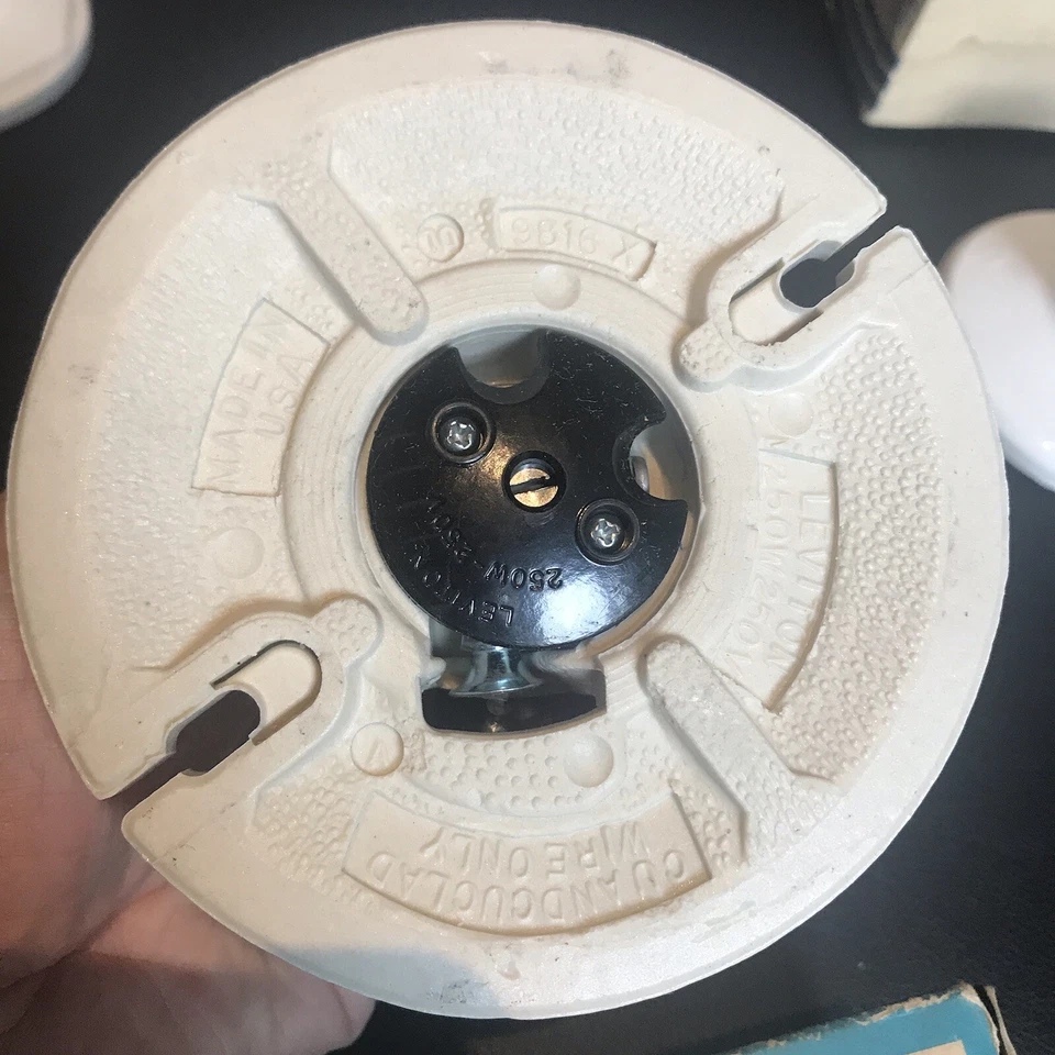 Lot Of 4 Vtg Porcelain Pull Chain Lampholder Light Fixture- New & For Parts - Image 4 of 4