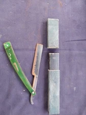 Spike straight razor plastic handle green and yellow with case