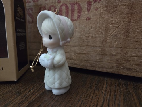 Vintage Precious Moments "Wishing You A Cozy Christmas" 1986 #102342 - Picture 4 of 9