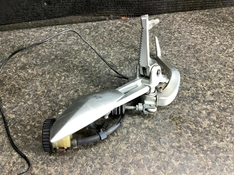 Главный цилиндр заднего тормоза 06 BMW K1200 R K1200R 16D - Изображение 2 из 3