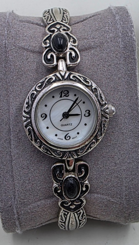 Vintage(80s/90s) Southwestern Style Women's Quartz Watch Silver Plated Faux Onyx