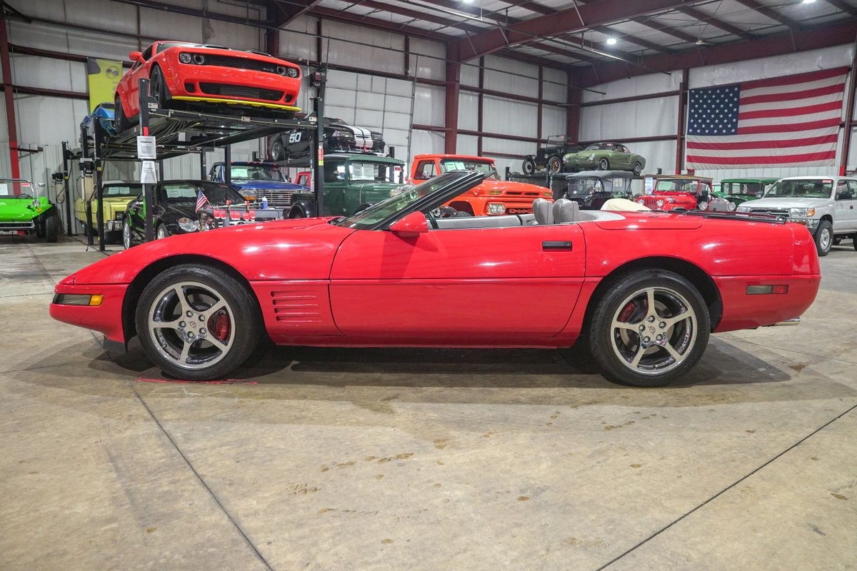 1991 Bright Red Chevrolet Corvette   | C4 Corvette Photo 4