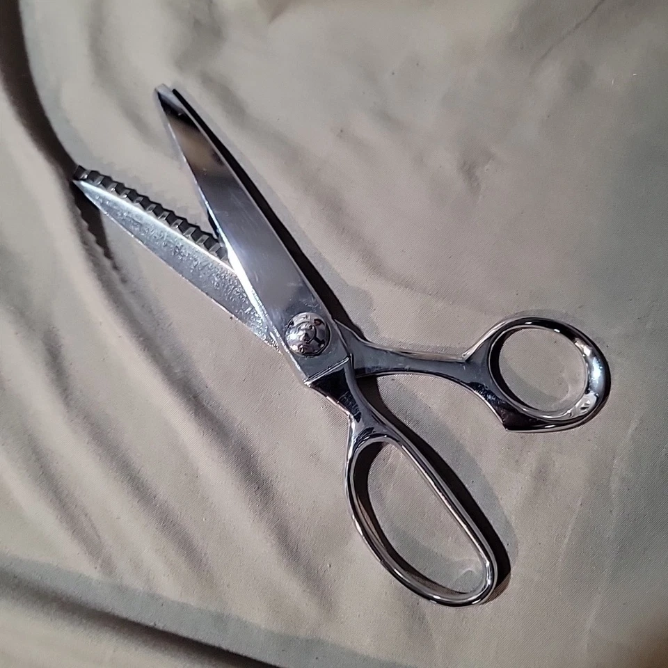 Vintage Mundial Pinking Fabric Scissors  Made in Brazil 407 CLH Chrome - Image 3 of 4