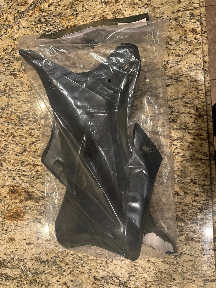 Черные кожухи радиатора UFO для Yamaha WR250F 2007–2014 и WR450F 2007–2011 - Изображение 3 из 4