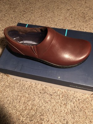 womens wide clogs