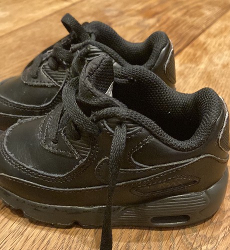 black trainers 4.5