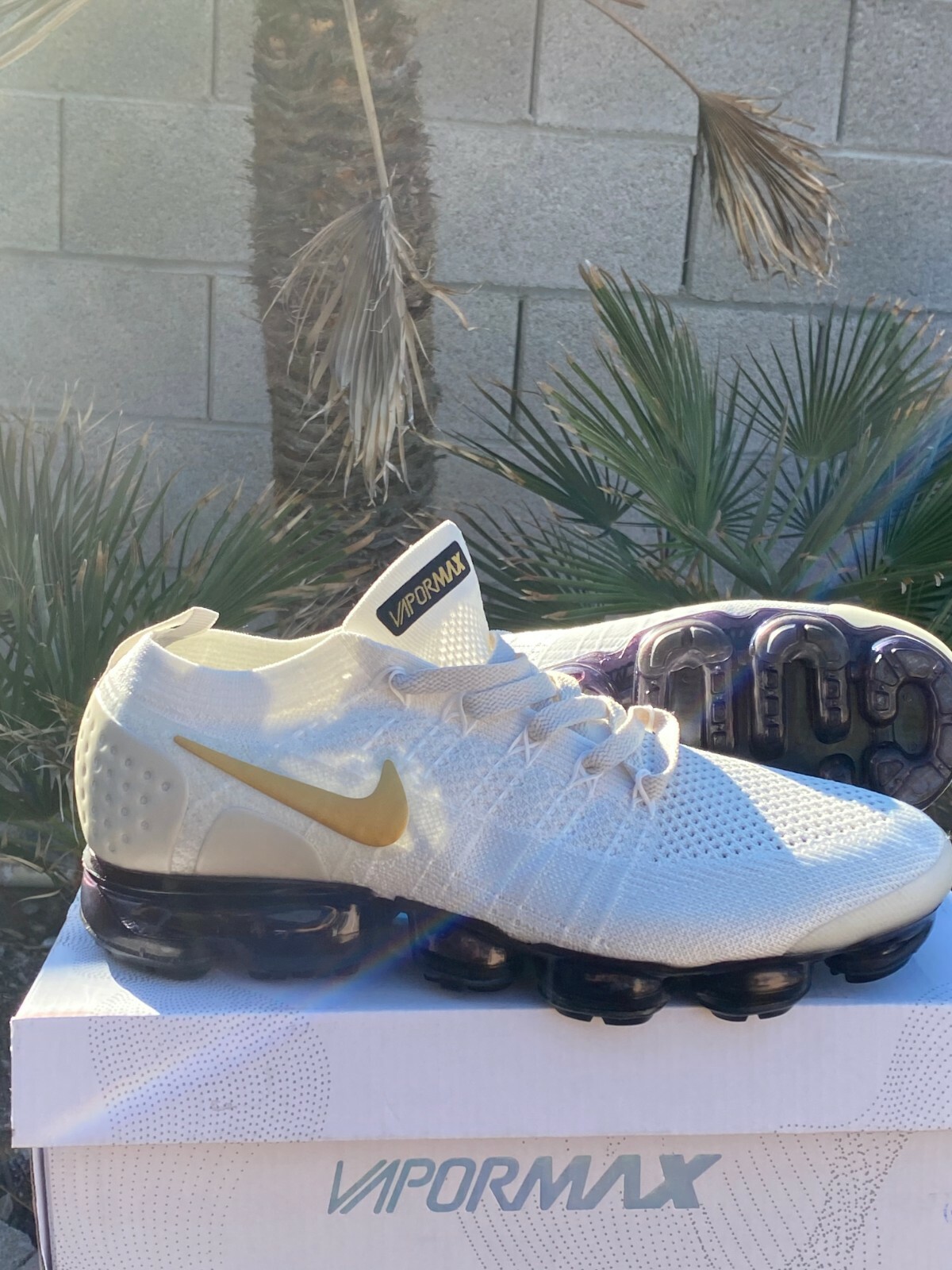 nike vapormax mens gold