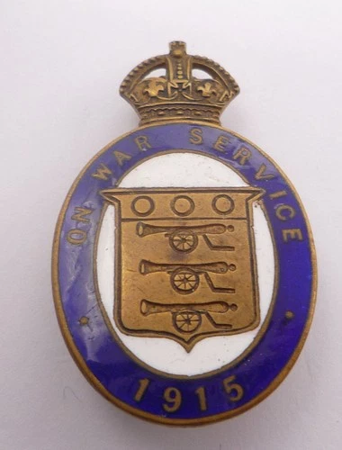 WW1 ON WAR SERVICE 1915 ENAMEL LAPEL BADGE - JR GAUNT NO 14254