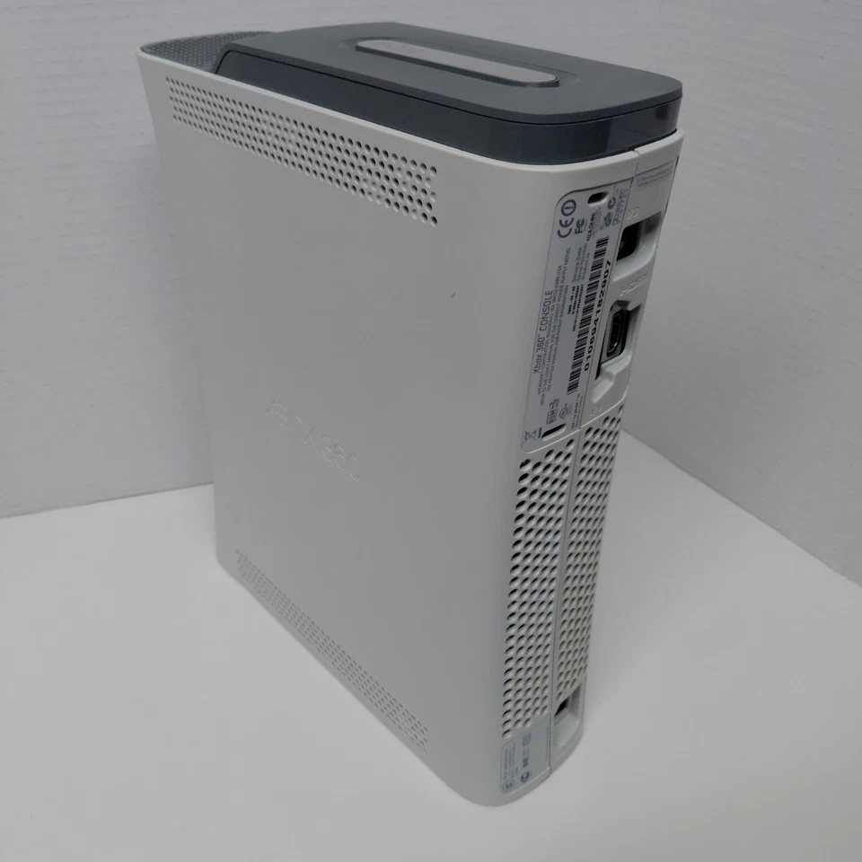 Microsoft Xbox 360 2GB Console White w/ Cables (HDMI) + Free Game - Image 4 of 4