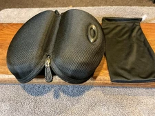 Oakley Vault Clam Soft Shell Sunglasses Carrying Case & Sleeve
